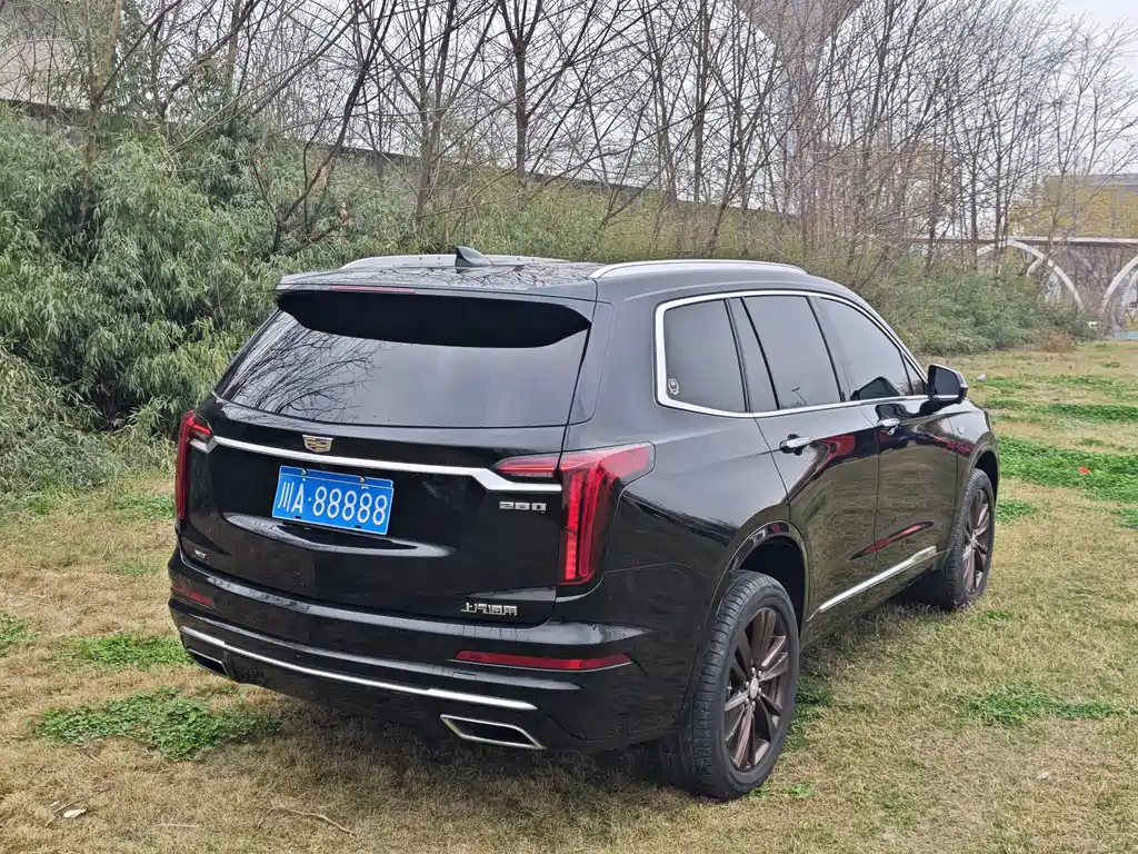 CADILLAC XT6