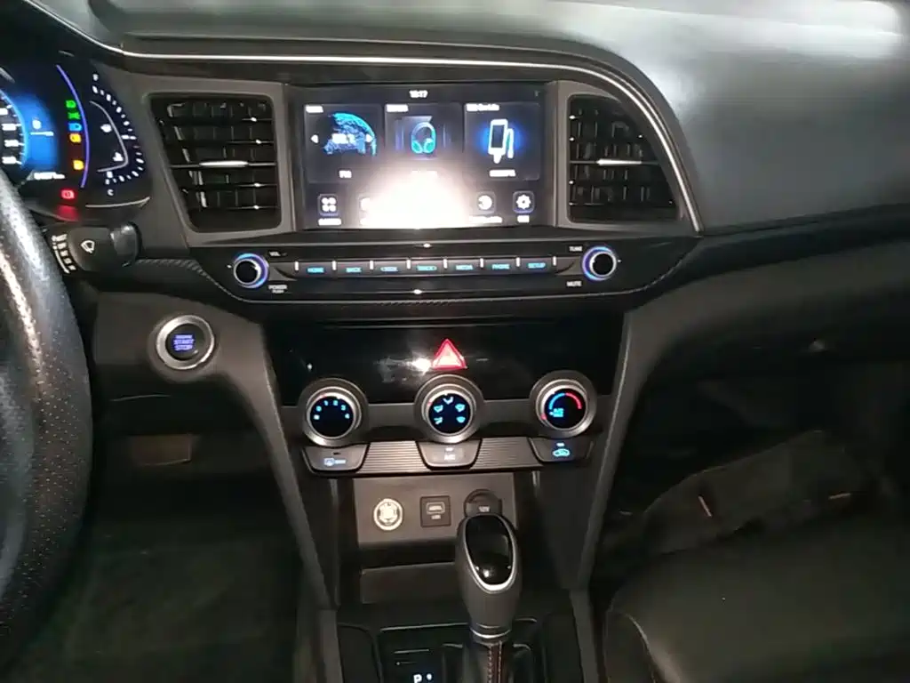Hyundai Elantra — миниатюра 13