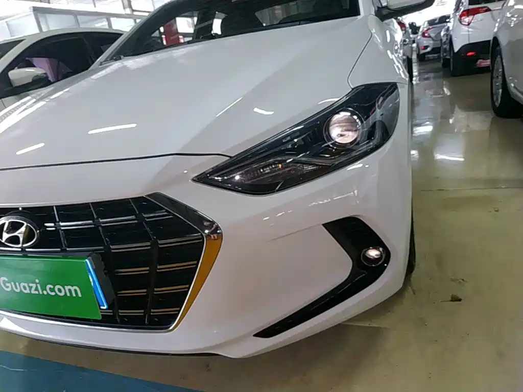Hyundai Elantra — миниатюра 24