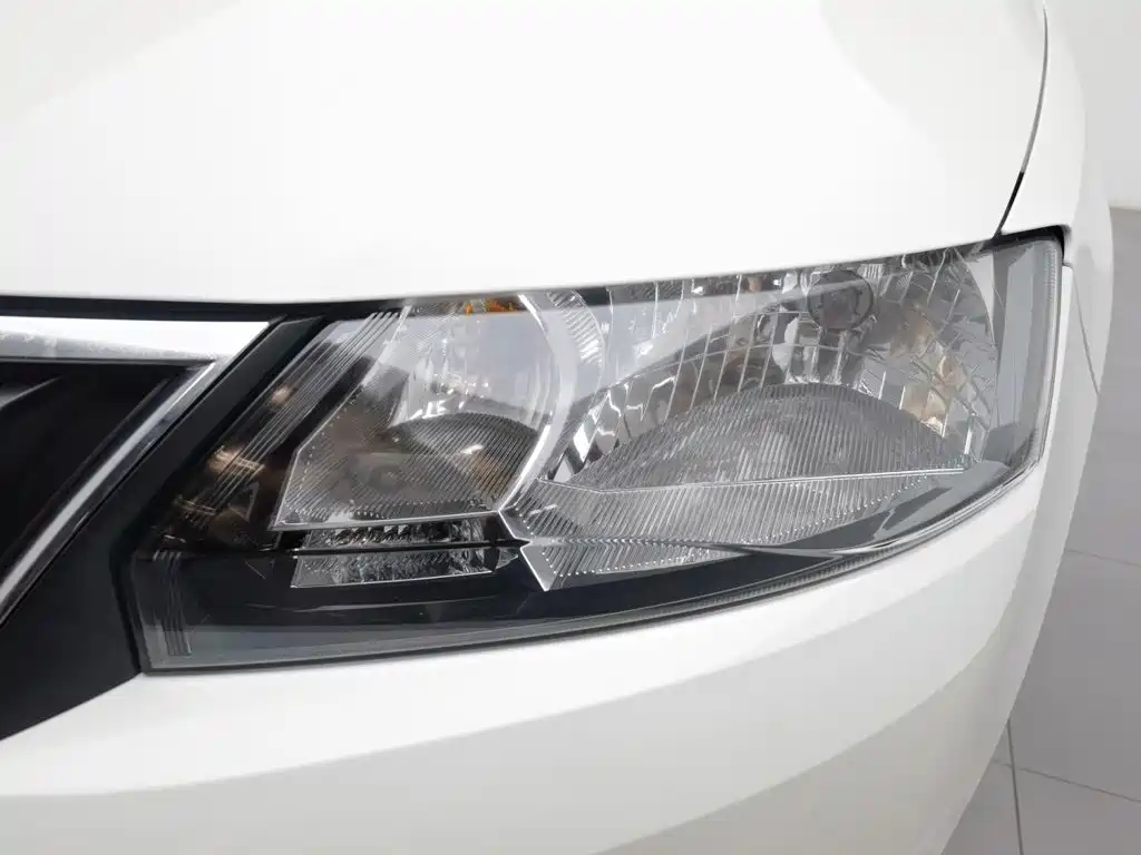 Skoda Rapid Spaceback — миниатюра 7