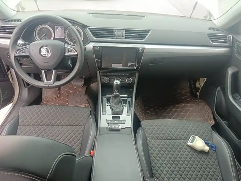 Skoda Superb — миниатюра 10