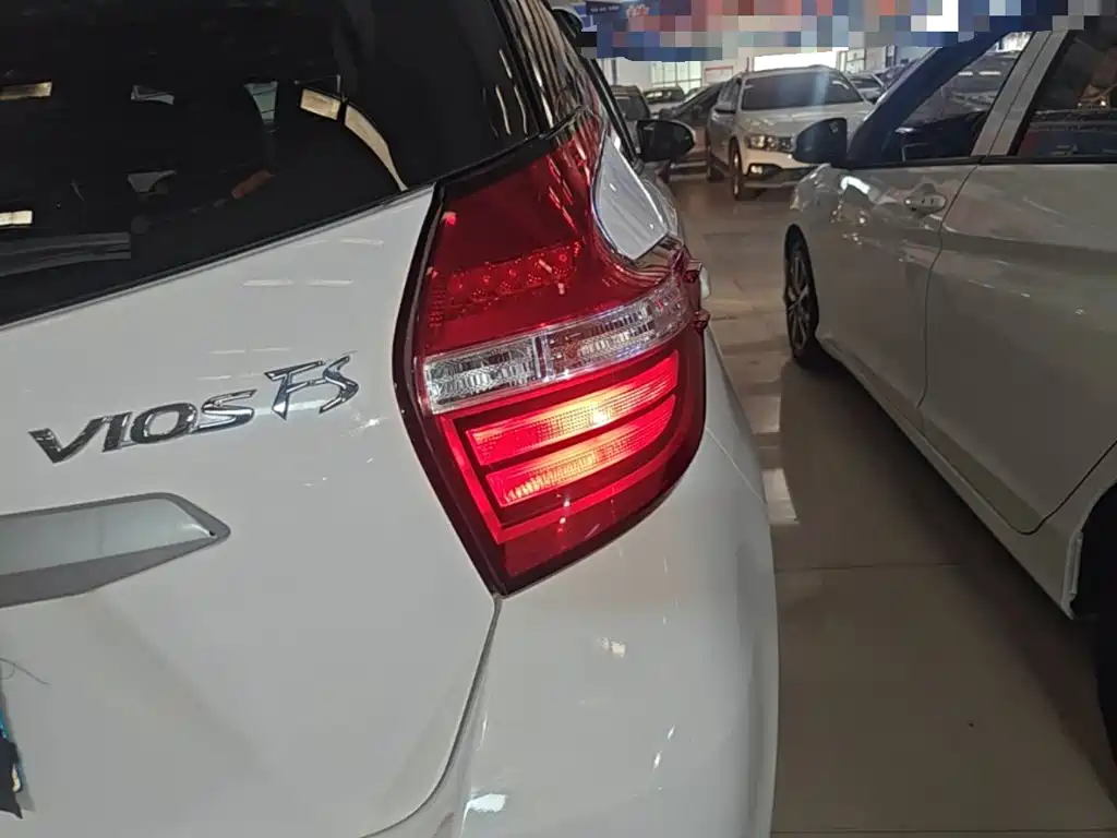 Toyota Vios FS — миниатюра 8