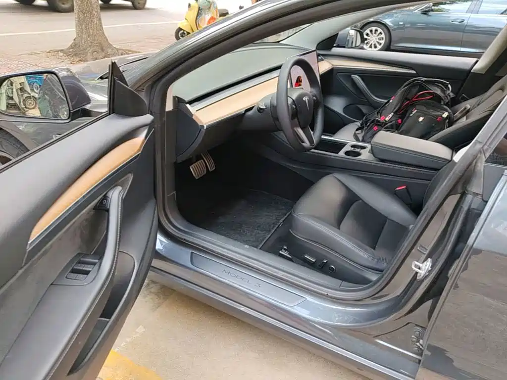 Tesla Model 3 — миниатюра 16