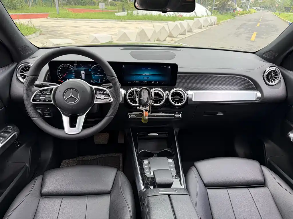 Mercedes-Benz GLB — миниатюра 12