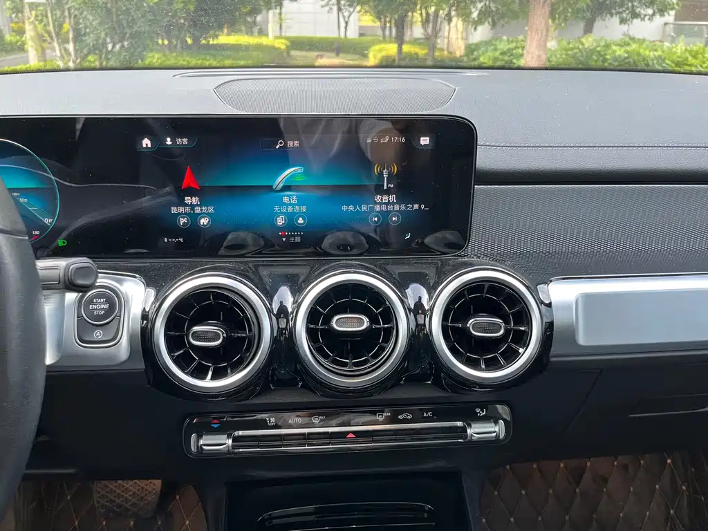 Mercedes-Benz GLB — миниатюра 11