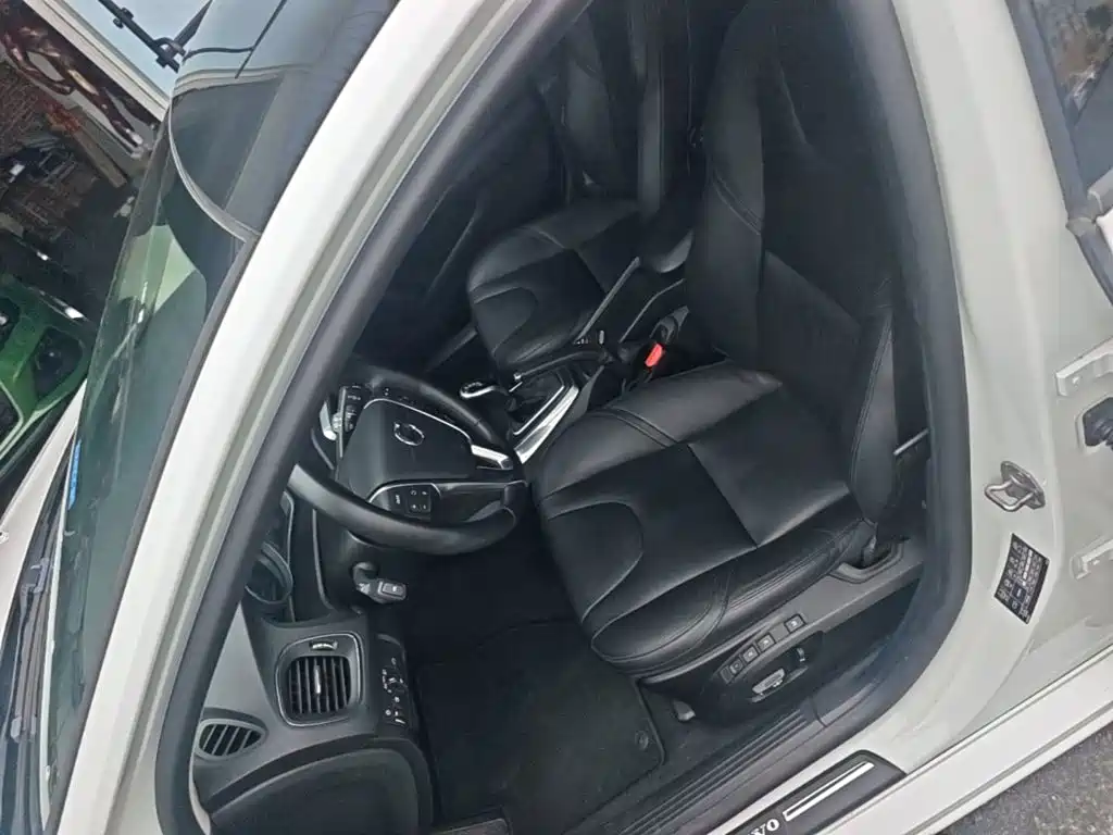 Volvo V40 — миниатюра 15