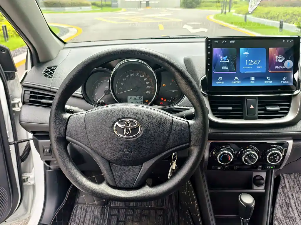 Toyota Yaris L — миниатюра 41