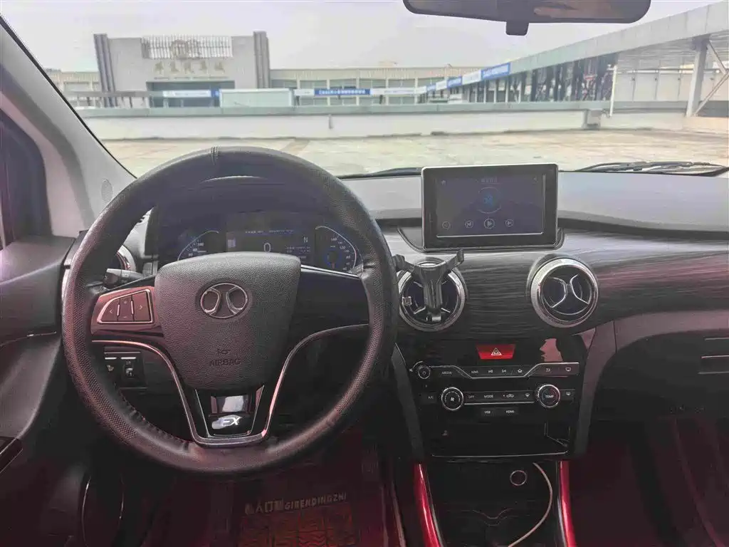 BAIC New Energy EX — миниатюра 10
