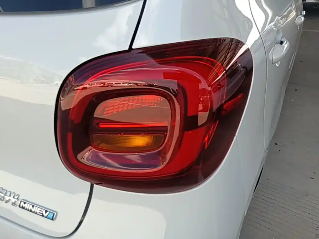 Wuling MINIEV — миниатюра 8