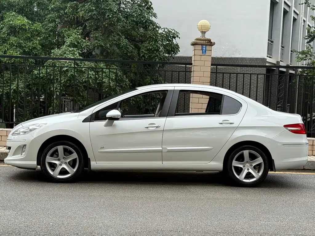 Peugeot 408 — миниатюра 5