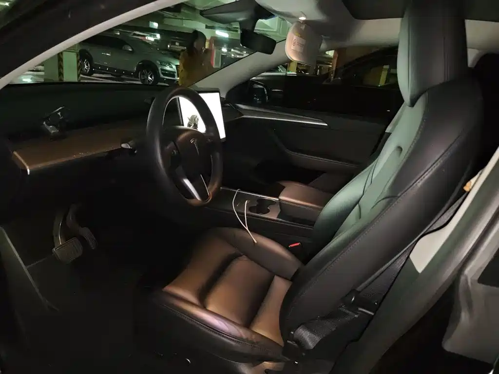 Tesla Model Y — миниатюра 17
