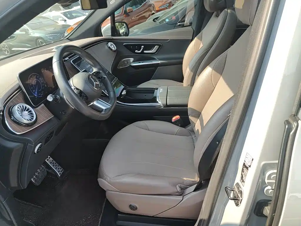 Mercedes-Benz EQE SUV — миниатюра 15