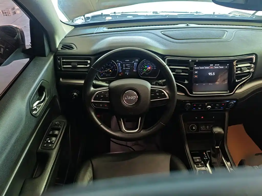 Jeep Commander — миниатюра 11