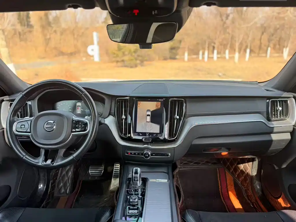 VOLVO XC60 PLUG IN HYBRID