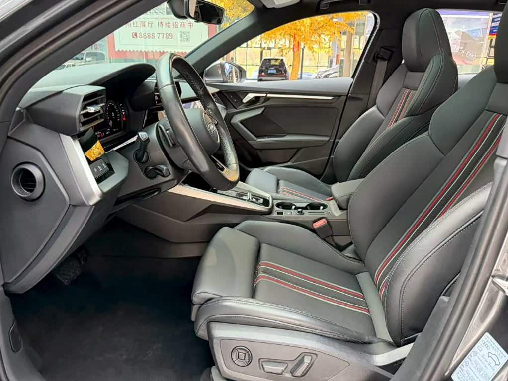Audi A3 1.4 л 2022 г. Серебристо-серый, пробег 30000 км