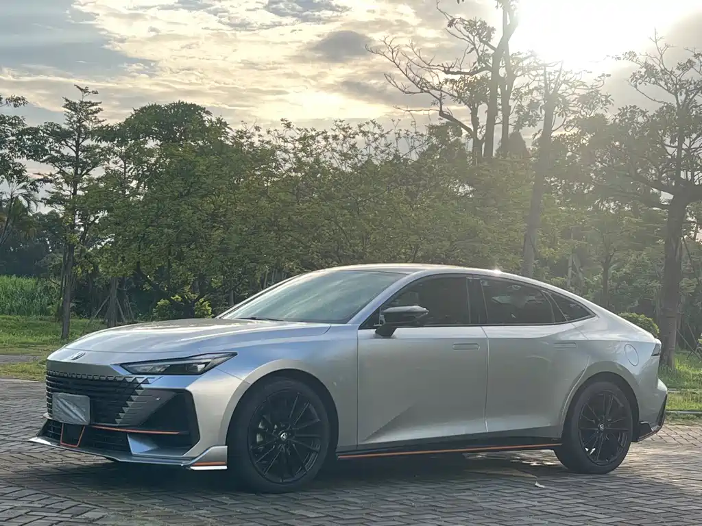 2024 Changan UNI-V - zdjęcie 1 z 28