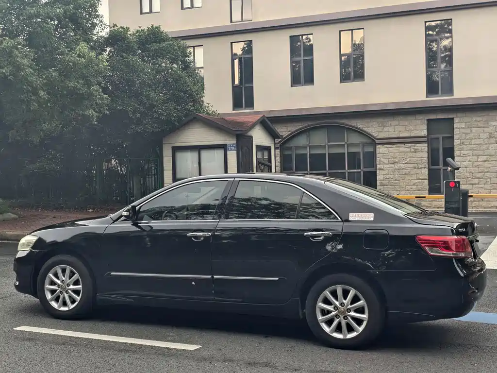 Toyota Camry — миниатюра 9