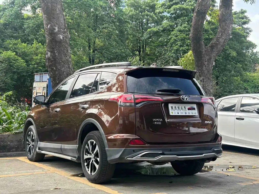 Toyota RAV4 — миниатюра 8