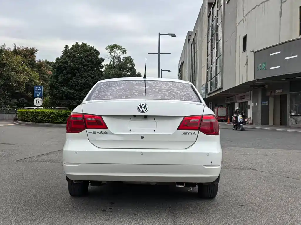 Volkswagen Jetta — миниатюра 4