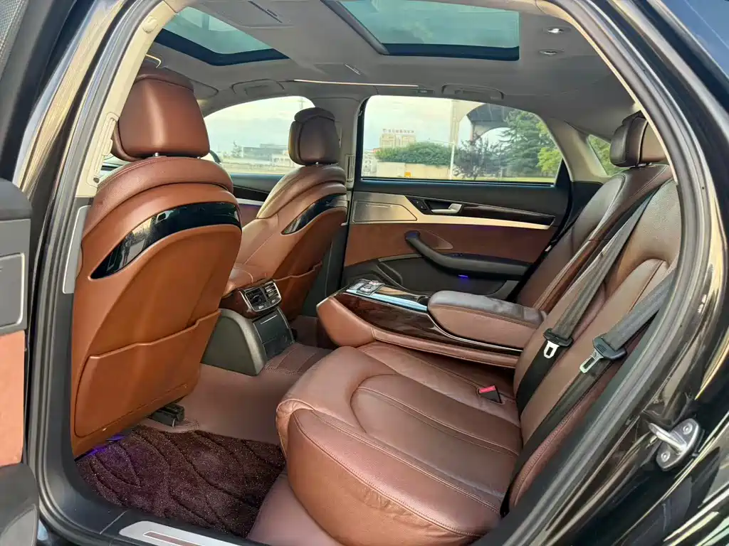 Audi A8 — миниатюра 5
