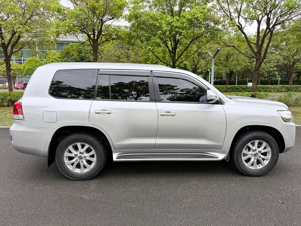 Toyota Land Cruiser — миниатюра 7