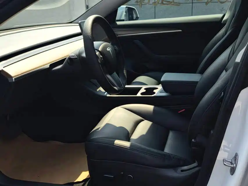 Tesla Model 3 — миниатюра 6