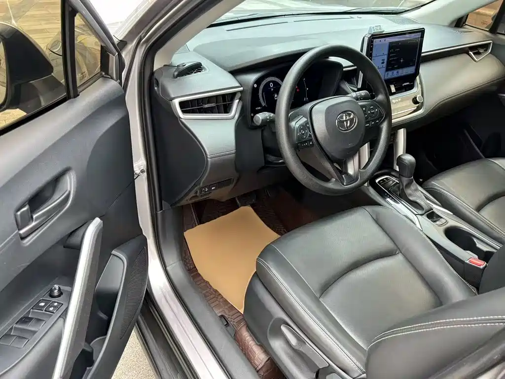 Toyota Corolla Cross — миниатюра 16