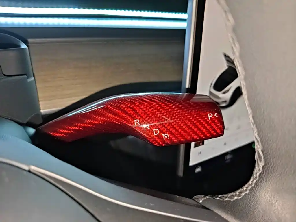 Tesla Model Y — миниатюра 14