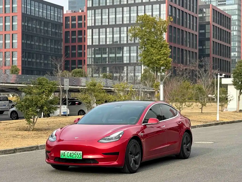 TESLA MODEL 3