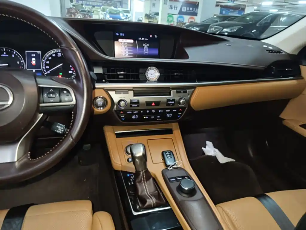 Lexus ES — миниатюра 13