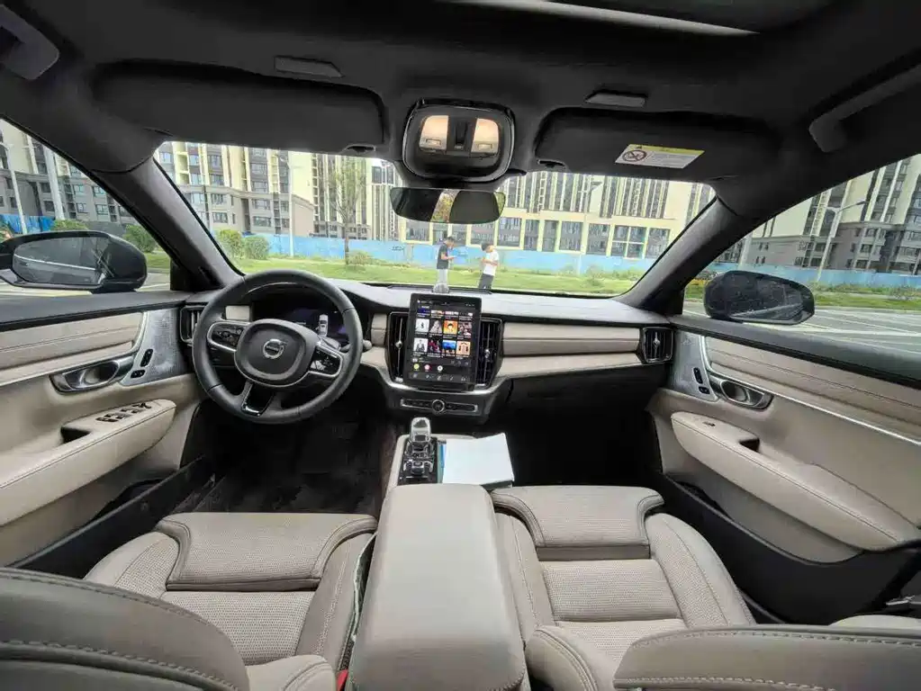 Volvo S90 2026 B5 Luxury