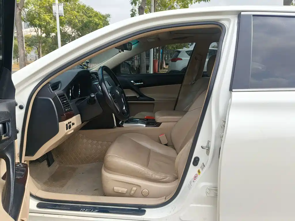 Toyota Reiz 2012 2.5V