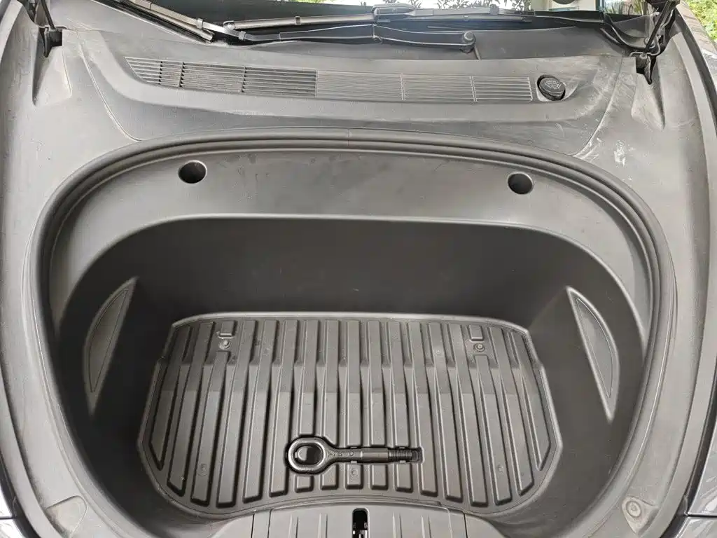 Tesla Model 3 — миниатюра 17