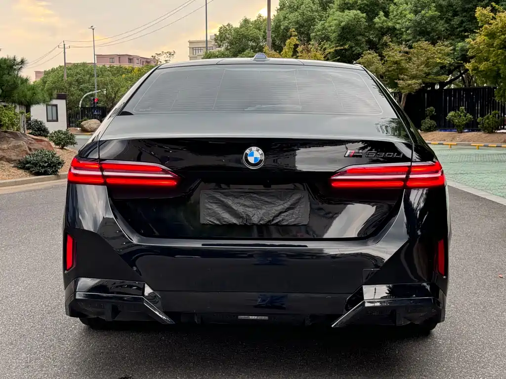 BMW 5 Series — миниатюра 17