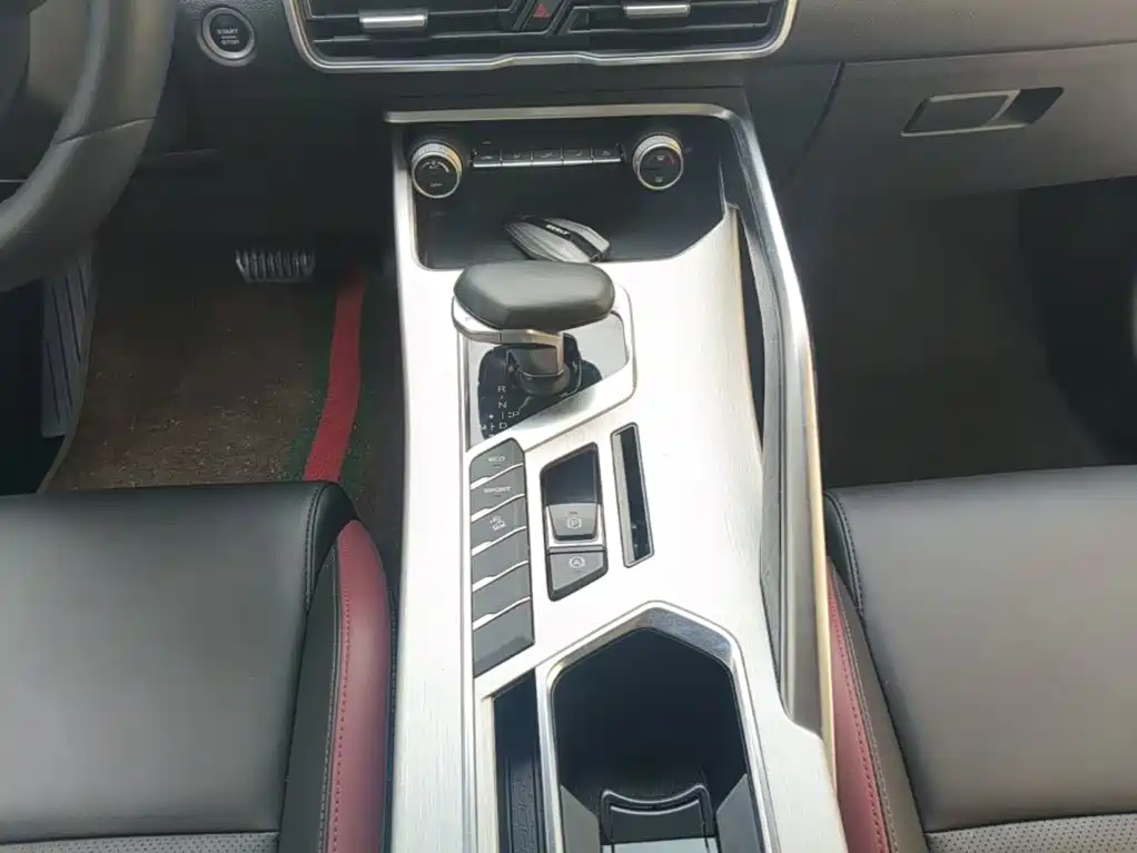 Geely Binyue — миниатюра 14