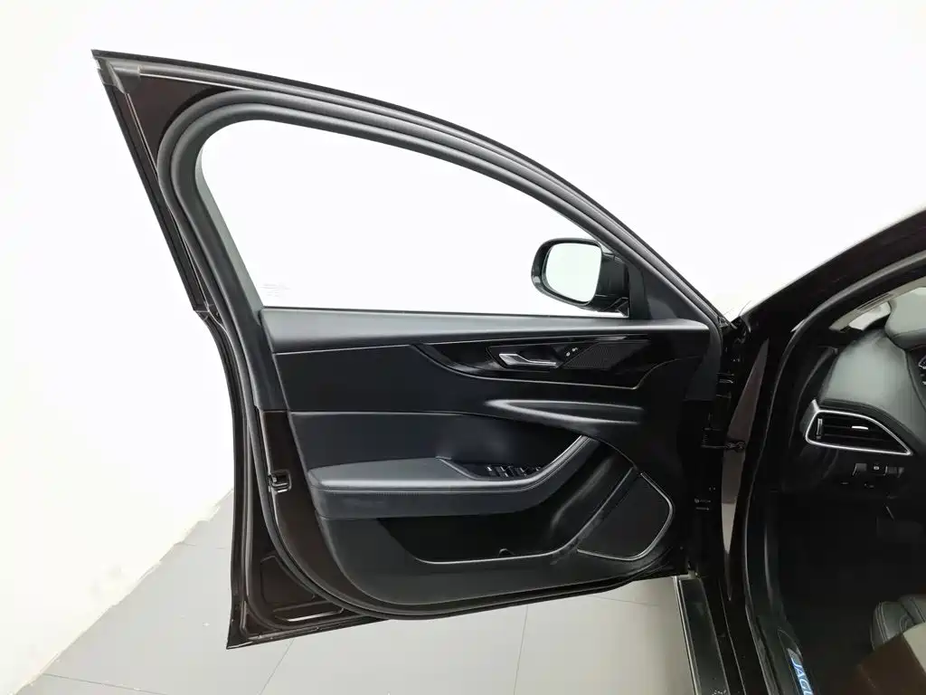 Jaguar XEL — миниатюра 8