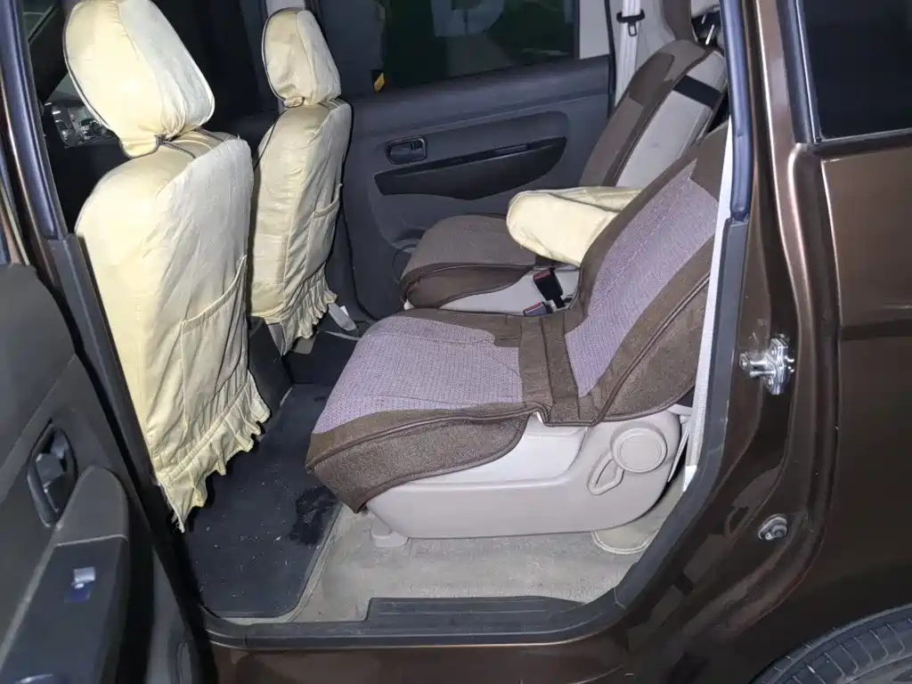 Wuling Hongguang — миниатюра 18