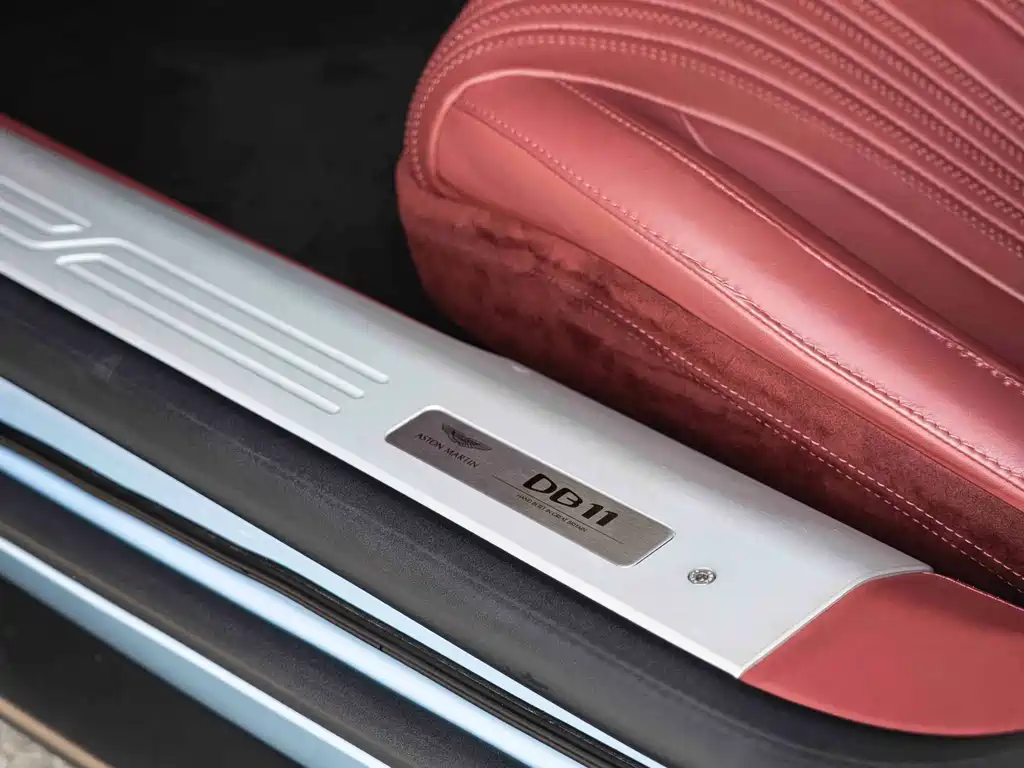 ASTON MARTIN DB11