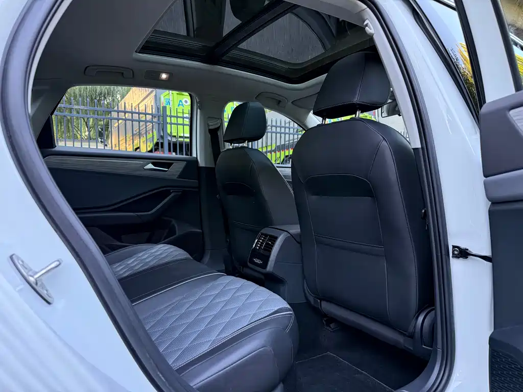 Volkswagen Sagitar — миниатюра 10