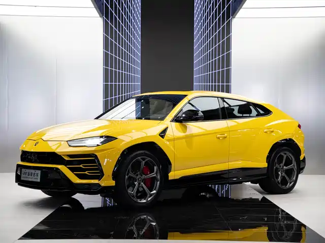LAMBORGHINI URUS 2022