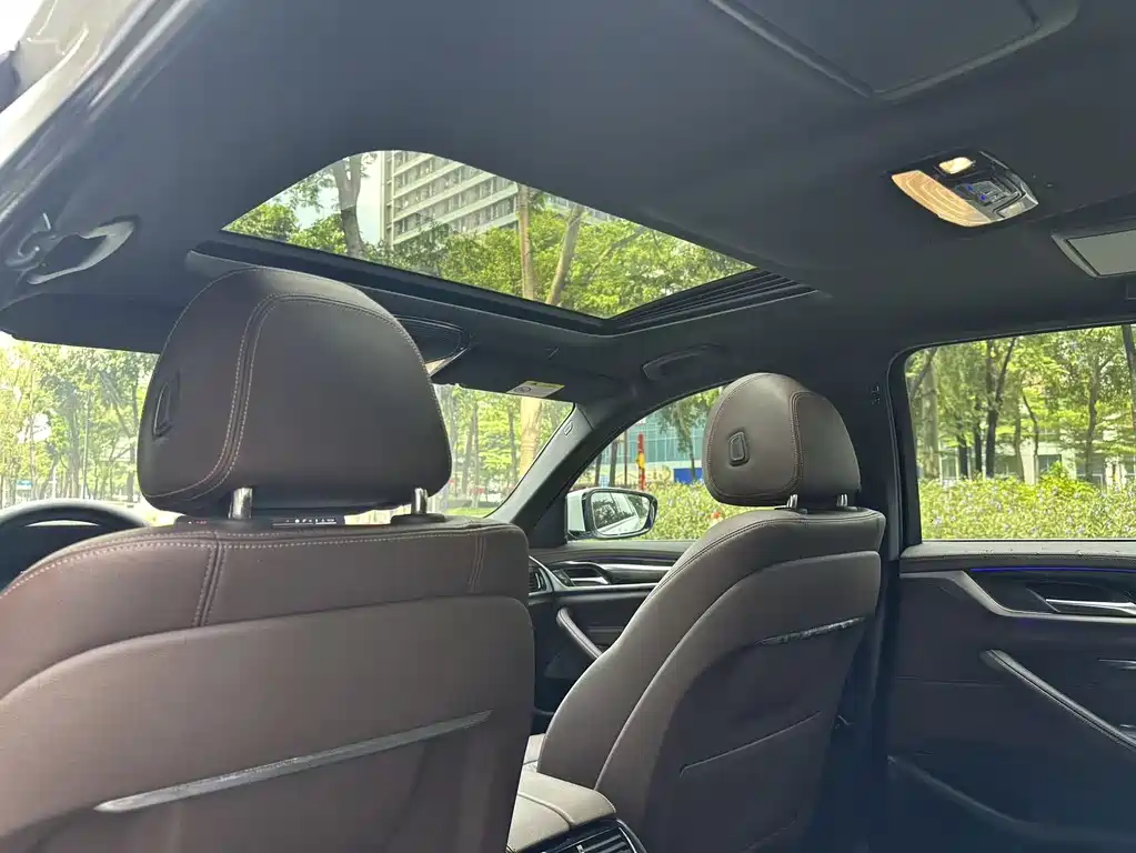 BMW 5 Series — миниатюра 7