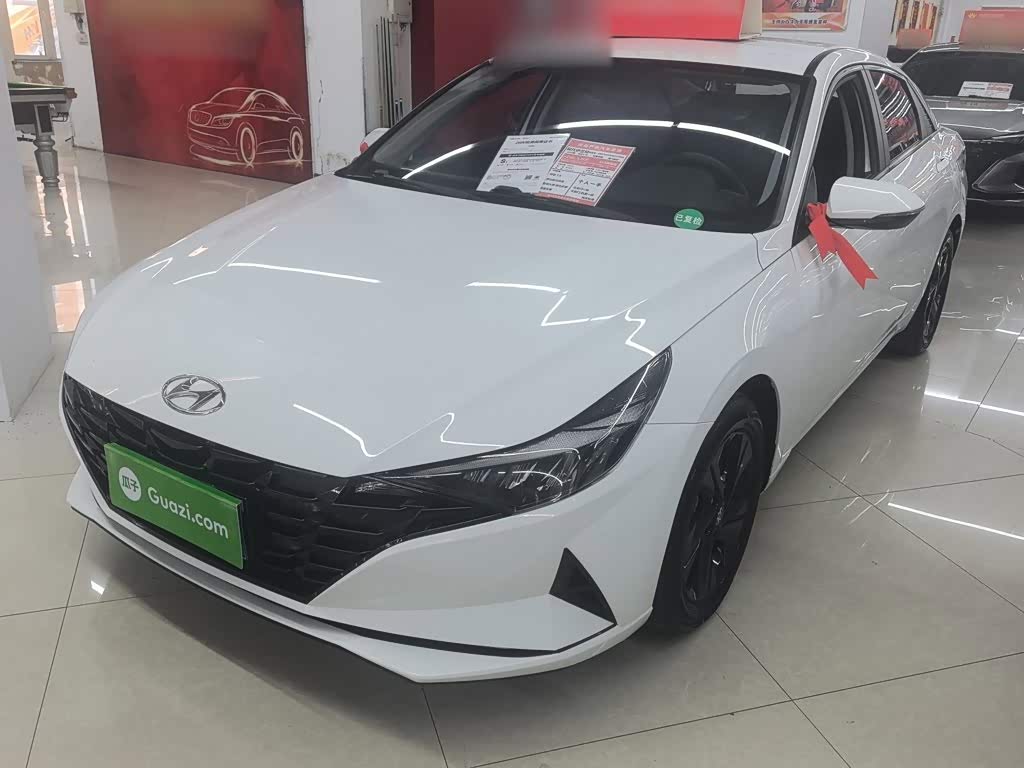 Hyundai Elantra 1.5 л 2022 г. Белый, пробег 29300 км