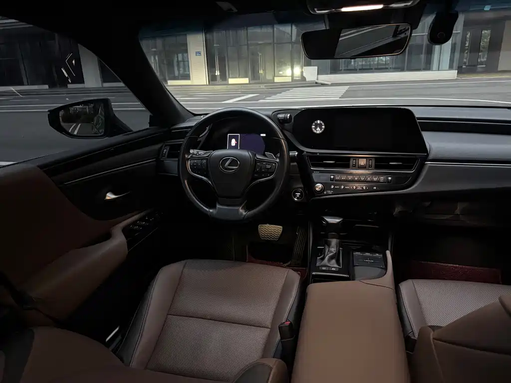 Lexus ES — миниатюра 6