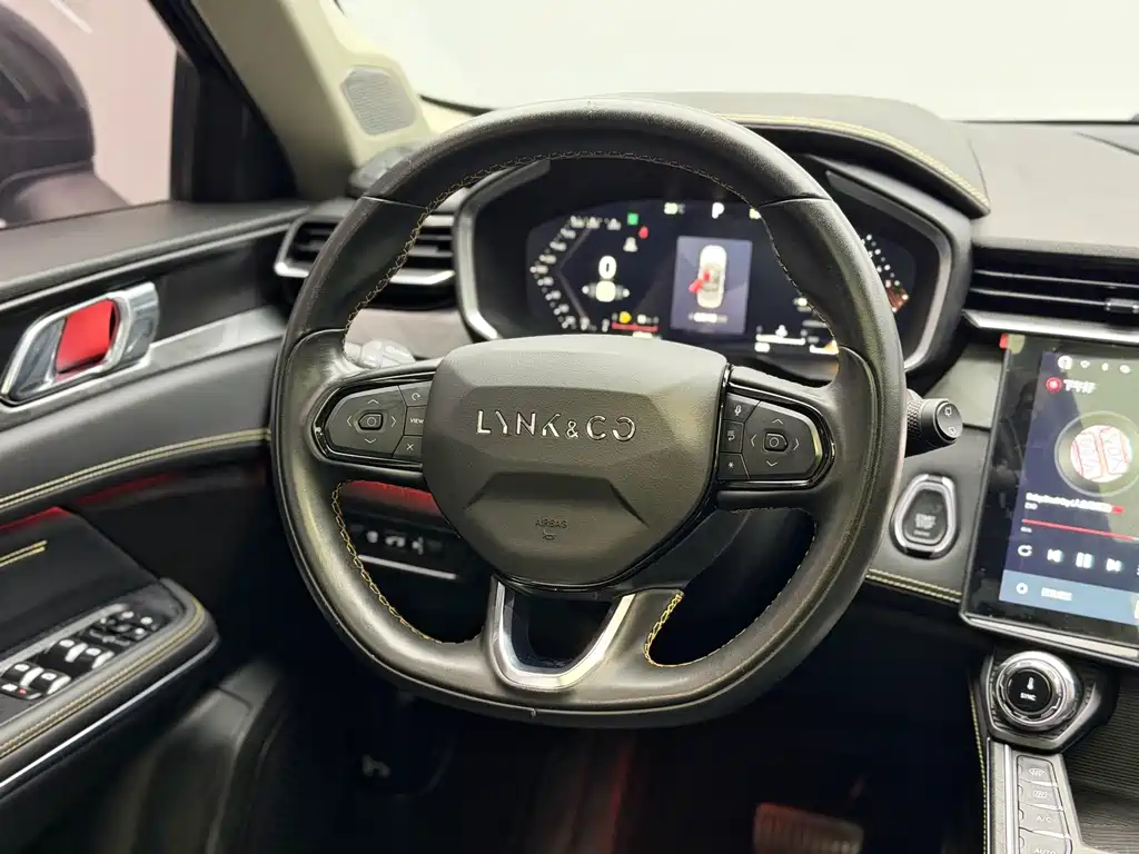 Lynk & Co 01 — миниатюра 10