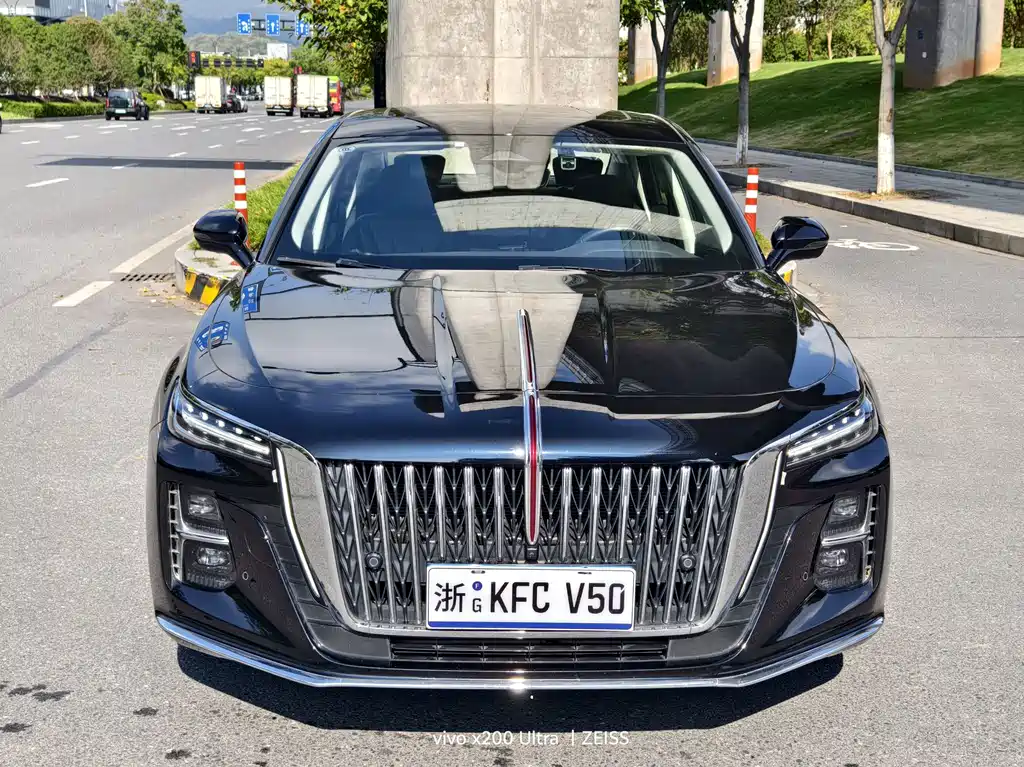 Hongqi Hongqi H5 — миниатюра 2