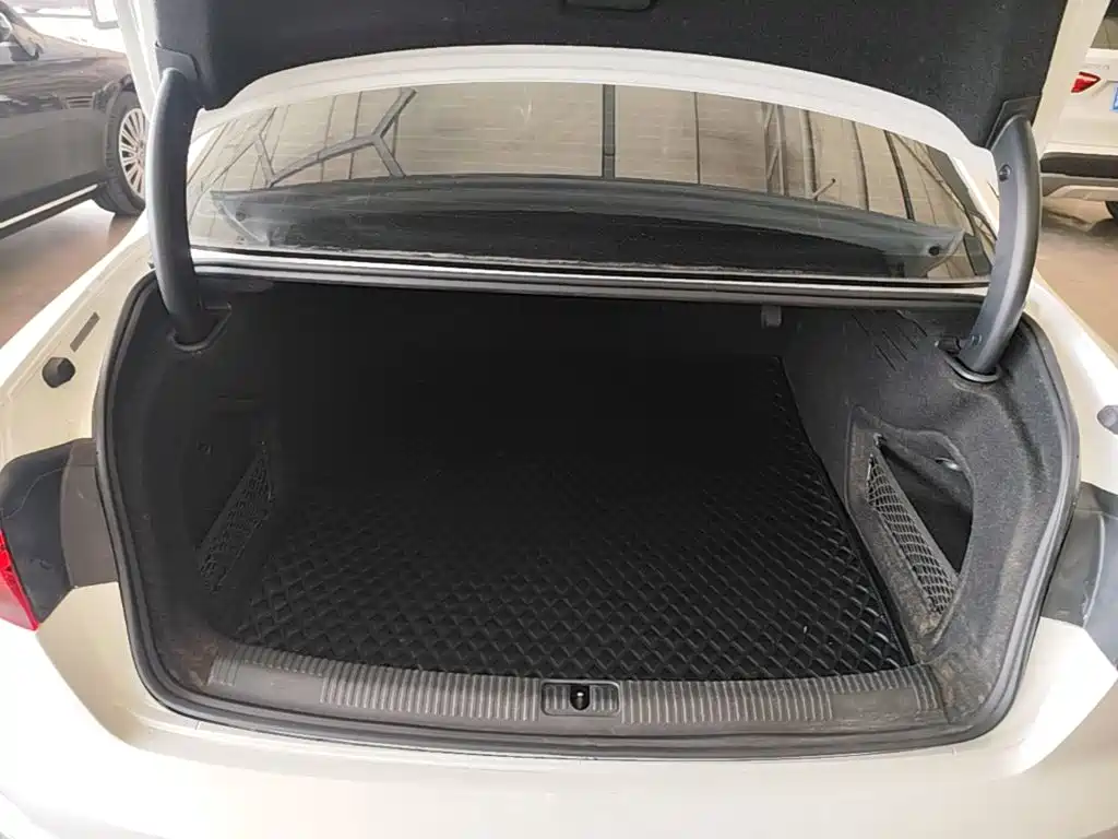 Audi A4L — миниатюра 19