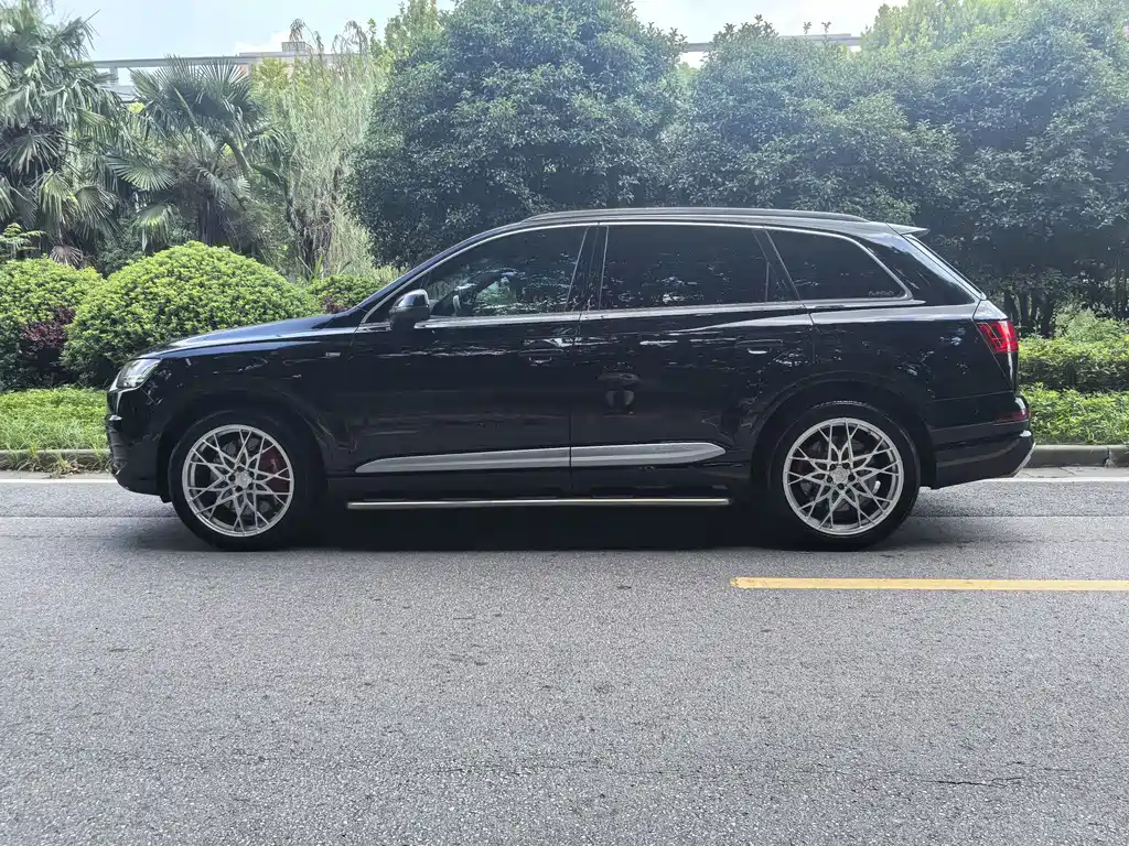 Audi Q7 — миниатюра 4