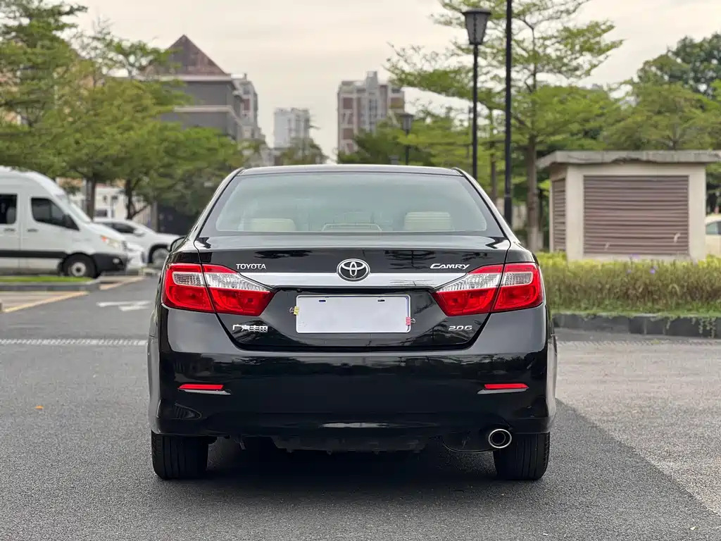 Toyota Camry — миниатюра 5