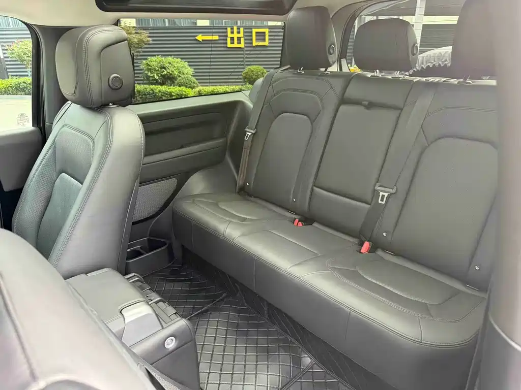 Land Rover Defender — миниатюра 10