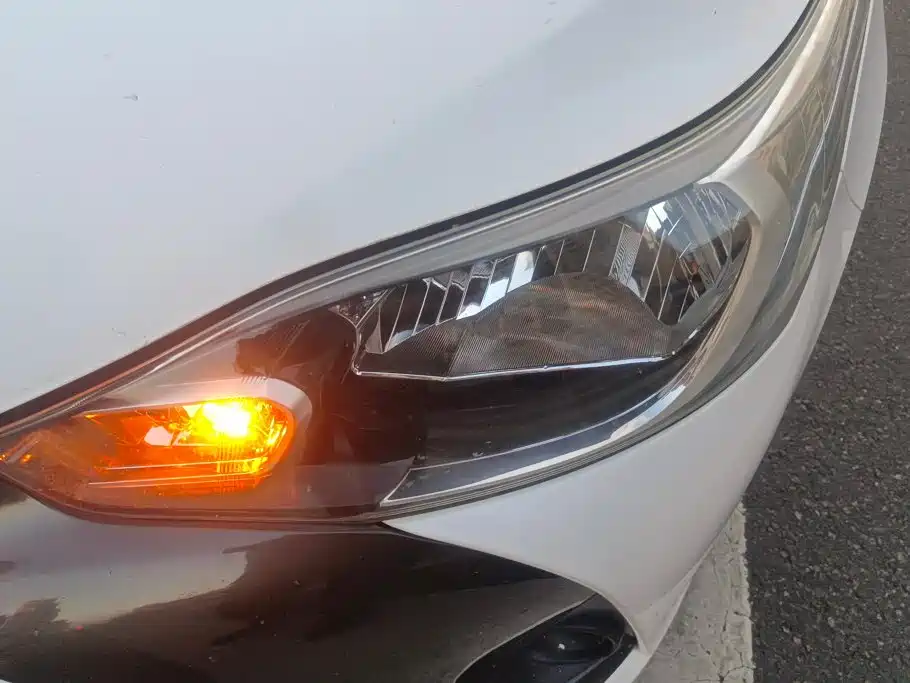 Toyota Yaris L — миниатюра 5